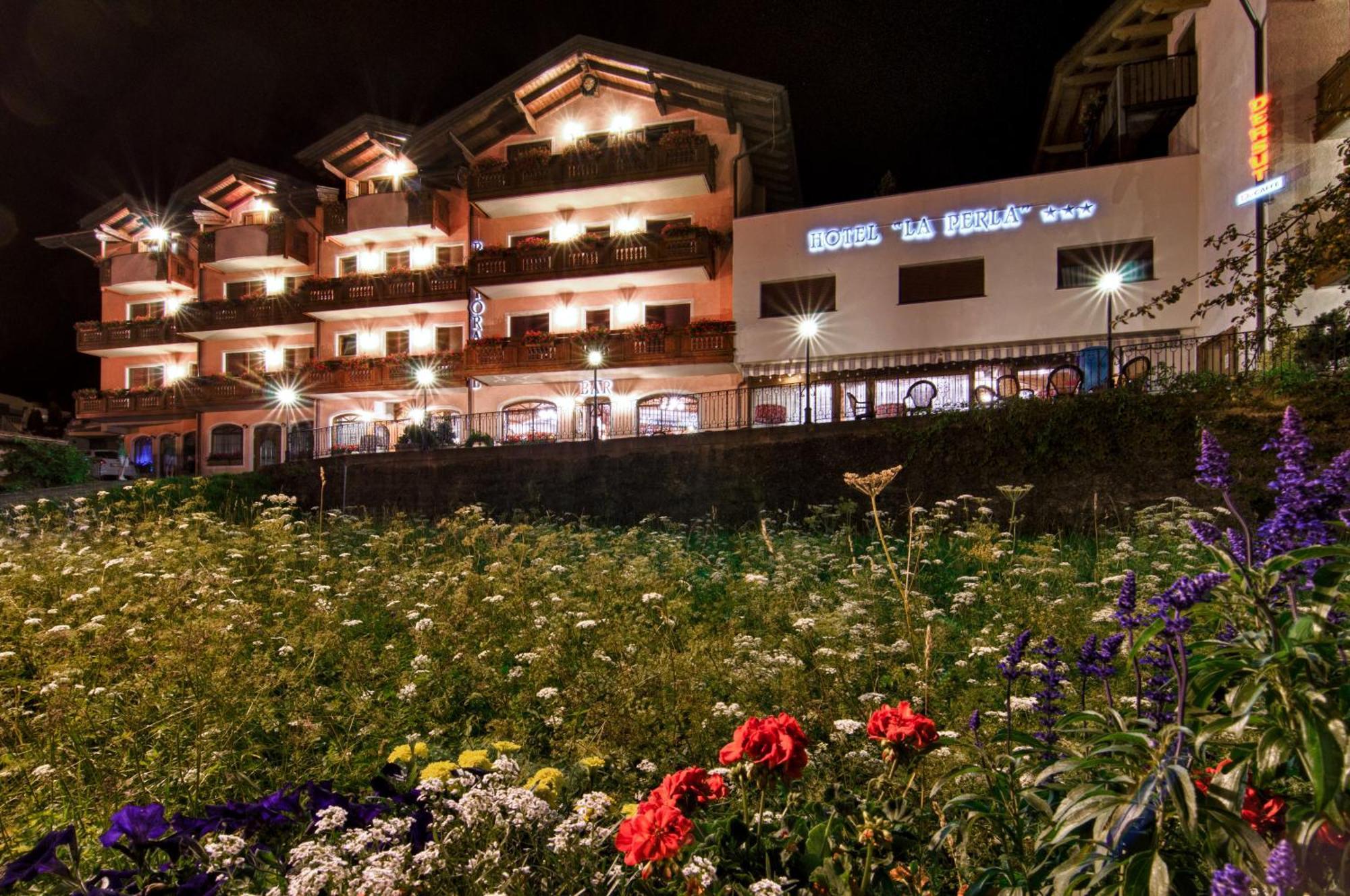 Family Hotel La Perla Fiera Di Primiero Exterior foto