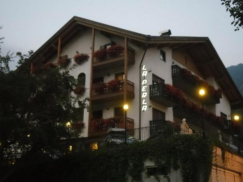 Family Hotel La Perla Fiera Di Primiero Exterior foto
